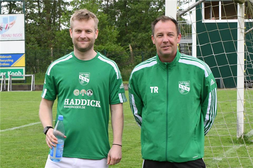 Hoffen auf ein gutes Ergebnis beim Kreisliga-A-Neuling SC Reken II: Claus Heinze und Denis Koopmann (rechts) vom TuS Velen.