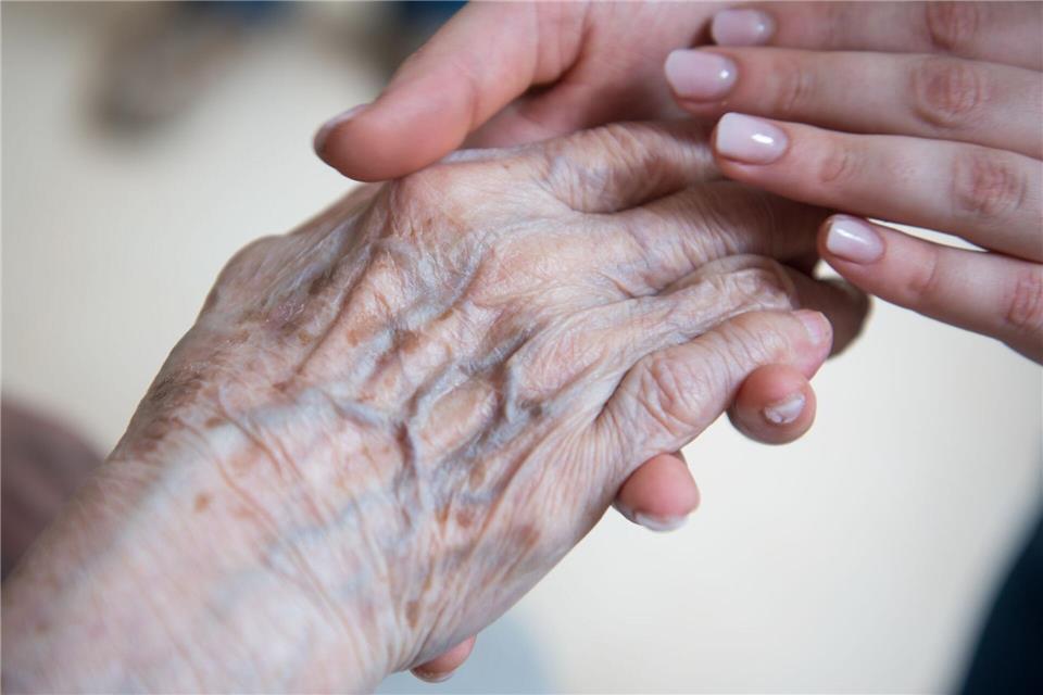 Hoffnungen auf einen neuen Alzheimer-Wirkstoff wurden gedämpft. (Symbolbild)Christophe Gateau/dpa