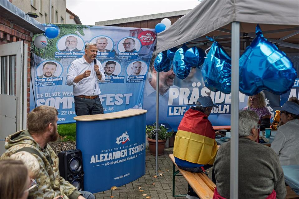 Hofft auf Rückenwind durch das Wahlergebnis in Sachsen-Anhalt: Der Kandidat der AfD für das Ministerpräsidentenamt in Mecklenburg-Vorpommern, Leif-Erik Holm.Markus Scholz/dpa