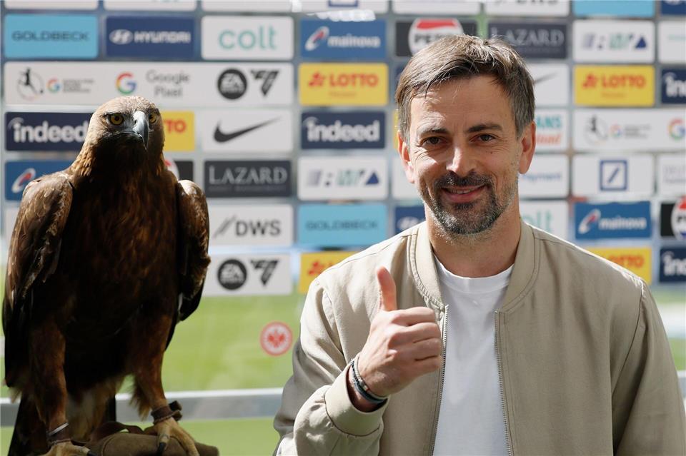 Hofft auf den Sprung in die Königsklasse: Eintracht-Coach Niko Arnautis. (Archivbild)Heiko Becker/dpa