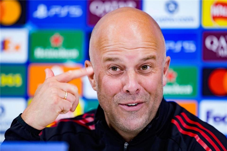 Hofft auf die Hilfe der Fans: Liverpools Coach Arne Slot.Peter Byrne/PA Wire/dpa