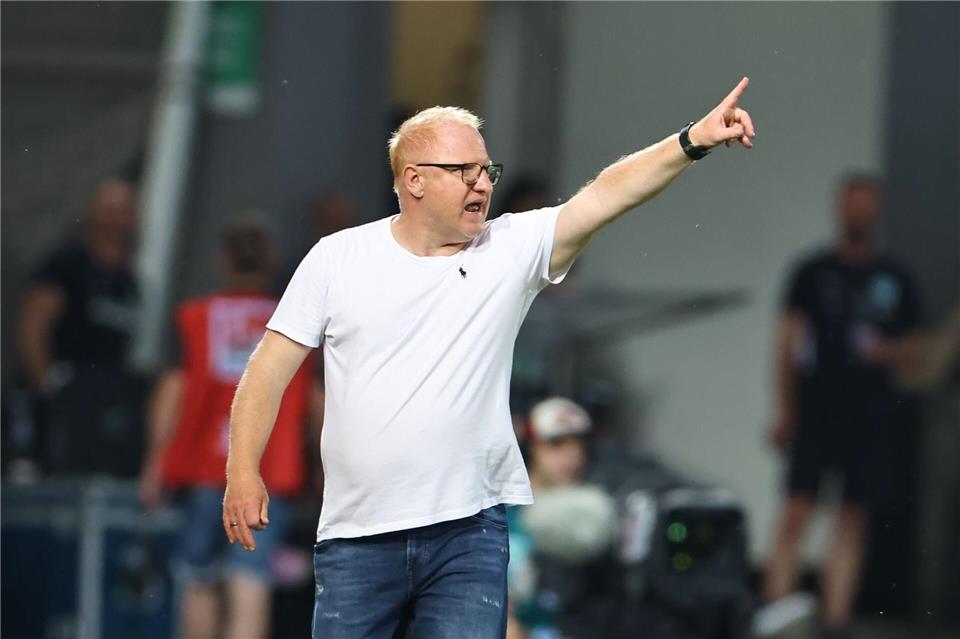 Hofft auf eine unbeschwertere Saison als zuletzt: Fürth-Trainer Heiko Vogel. (Archivbild)Daniel Karmann/dpa