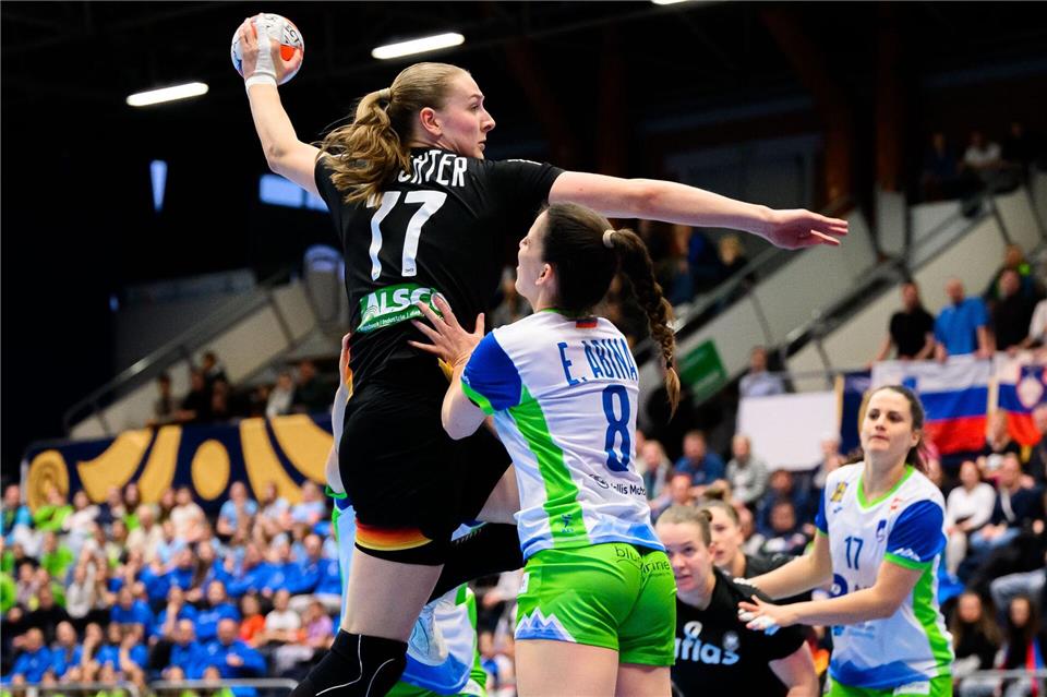 Hofft auf weitere Erfolge mit dem DHB-Team: Viola Leuchter.Marco Wolf/dpa