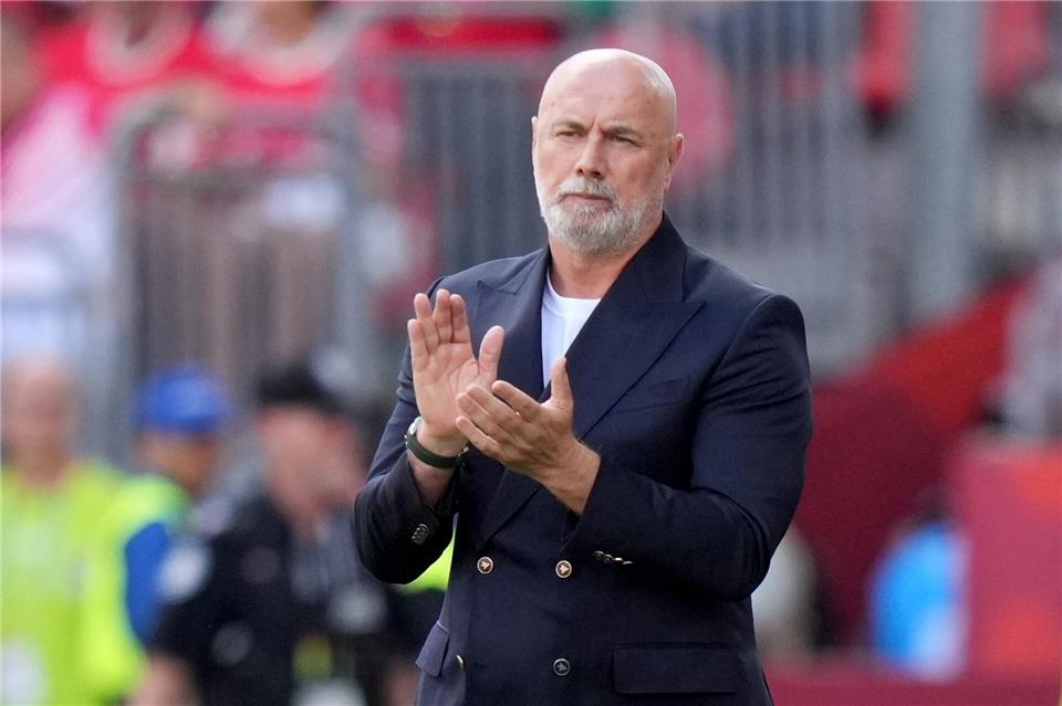 Hofft mit Bosnien-Herzegowina auf eine erfolgreiche WM: Trainer Sergej Barbarez. (Archivbild) Stephanie Scarbrough/AP/dpa