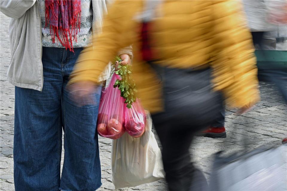 Hohe Inflationsraten kosten Verbraucher Kaufkraft (Archivbild)Jennifer Brückner/dpa