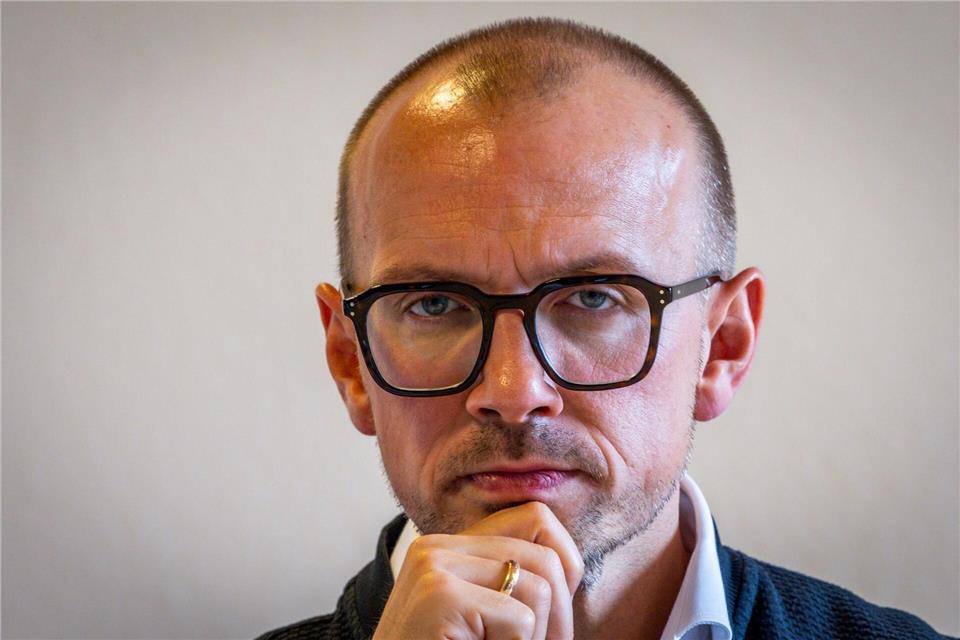 Hohe Kosten, geringe Einnahmen. Nach Angaben von Stefan Sternberg (SPD), Landrat von Ludwigslust-Parchim, ist das Deutschland-Ticket für das Nahverkehrsunternehmen seines Landkreises ein Verlustgeschäft. (Archivbild)  Jens Büttner/dpa