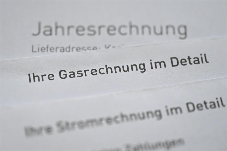 Hohe Strom- und Gaspreise bringen viele Haushalte an ihre finanziellen Grenzen. (Symbolbild)Bernd Weißbrod/dpa