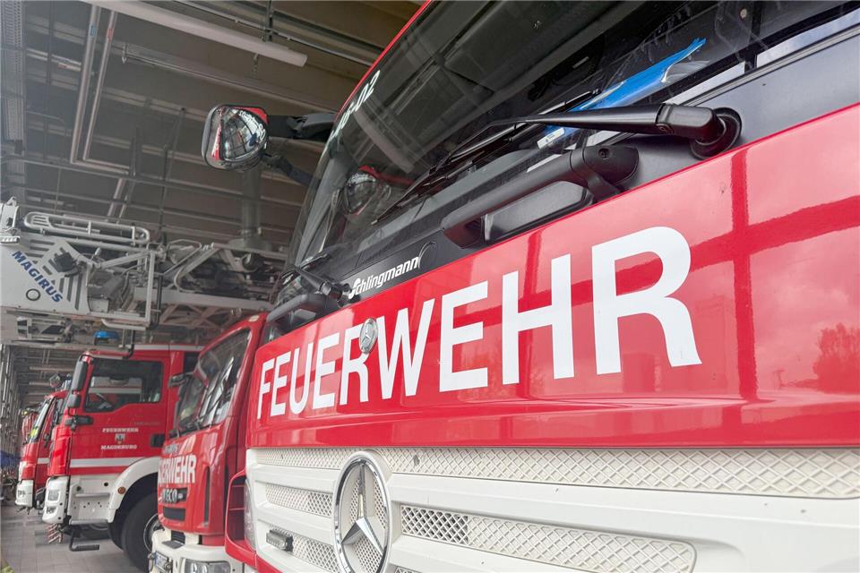 Hoher Schaden nach Brand einer Lagerhalle im Landkreis Bautzen. (Symbolbild)Sabina Crisan/dpa