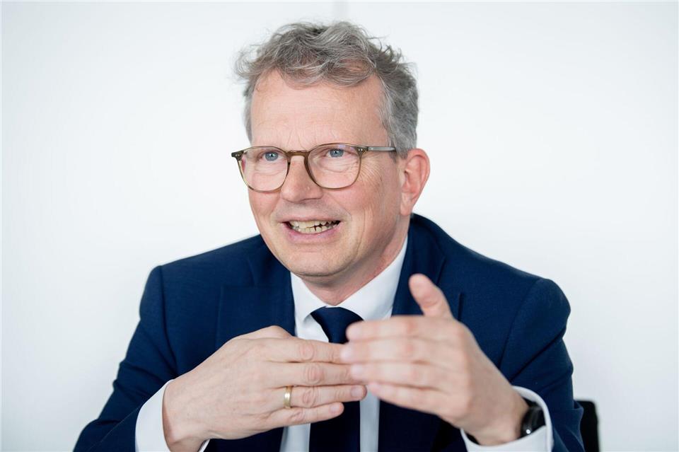 Holger Banik, Geschäftsführer der Niedersachsen Ports, sieht einen wachsenden Flächendbedarf im Hafen von Wilhelmshaven.Hauke-Christian Dittrich/dpa