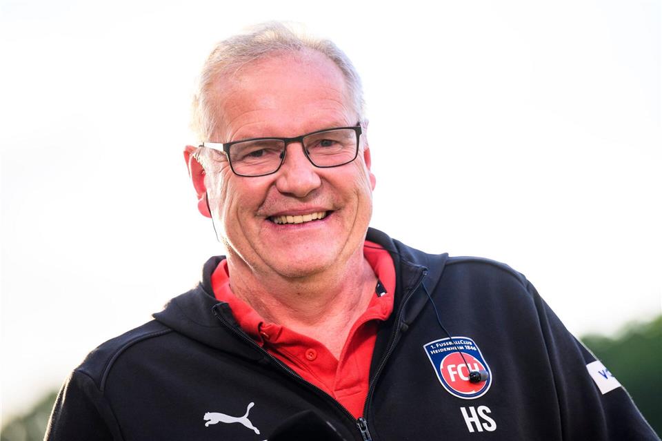 Holger Sanwald würde auch einen Klassenerhalt in der Relegation unterschreiben.Tom Weller/dpa