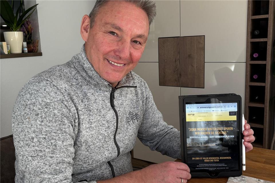 Holger Szeglat entwickelt eine Webseite, wo man digital Verstorbenen gedenken kann.