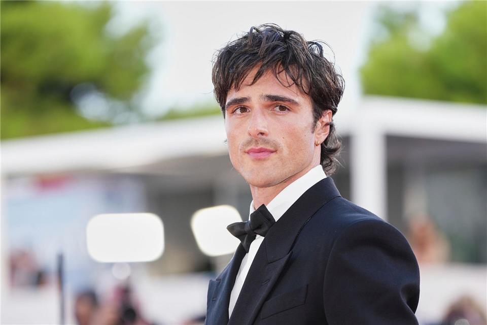 Hollywood-Schauspieler Jacob Elordi freute sich eigenen Worten zufolge über große Schmerzen, die er vor Beginn der Dreharbeiten zu „Frankenstein“ hatte. (Archivbild)Scott A Garfitt/Invision/AP/dpa
