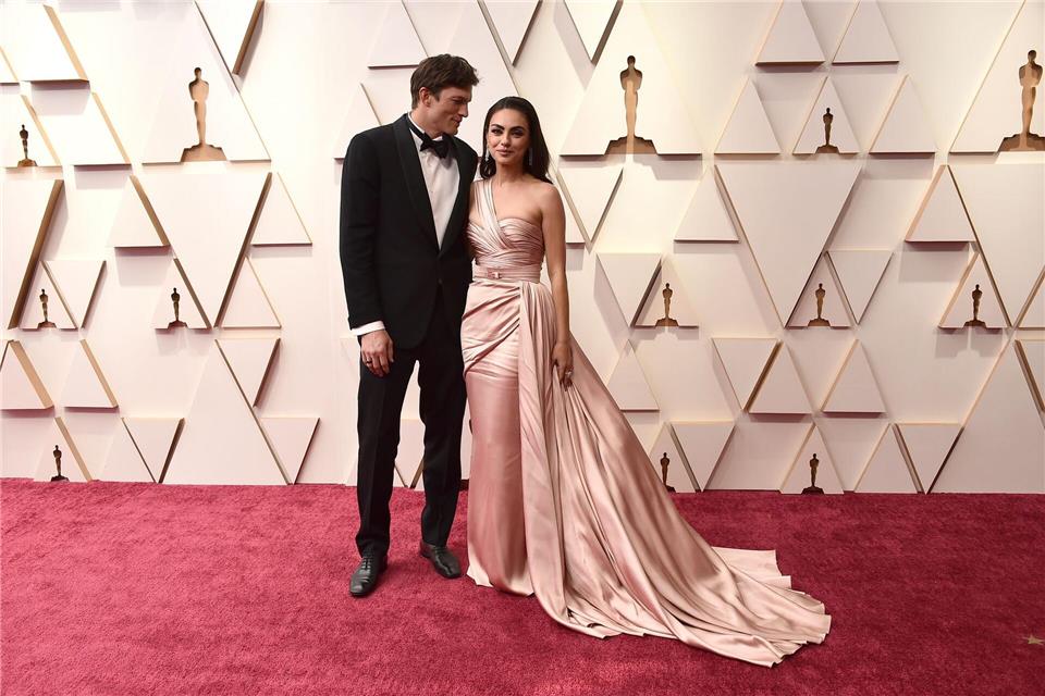 Hollywoodstar Ashton Kutcher (47) bringt nach Angaben seiner Ehefrau Mila Kunis (42) der gemeinsamen Tochter persönlich das Kämpfen zur Selbstverteidigung bei. (Archivbild)Jordan Strauss/Invision/AP/dpa