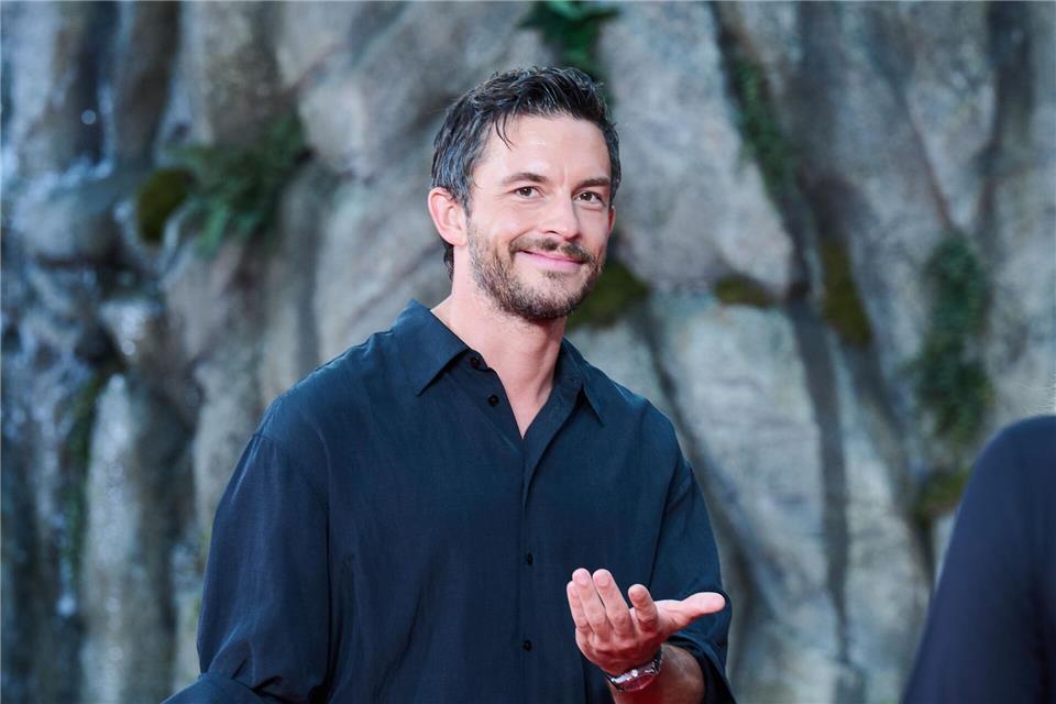 Hollywoodstar Jonathan Bailey hat über die Einschränkungen und Probleme gesprochen, die er in der Schule als schwuler Teenager hatte. (Archivbild)Annette Riedl/dpa