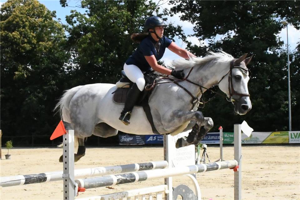 Holte sich den Sieg in der Springprüfung Klasse M (120 Zentimeter) am Finaltag: Martina Malberg vom Reiterverein Velen.