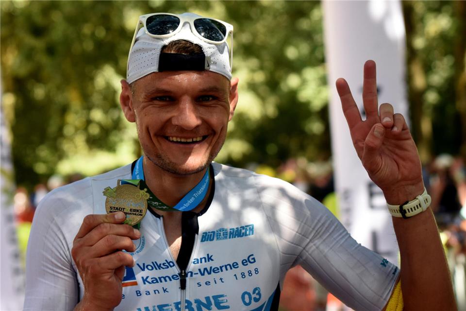 Holte sich im Endspurt noch den Sieg über die Kurzdistanz: der 40-jährige Kamil Jablonski vom TV Werne.
