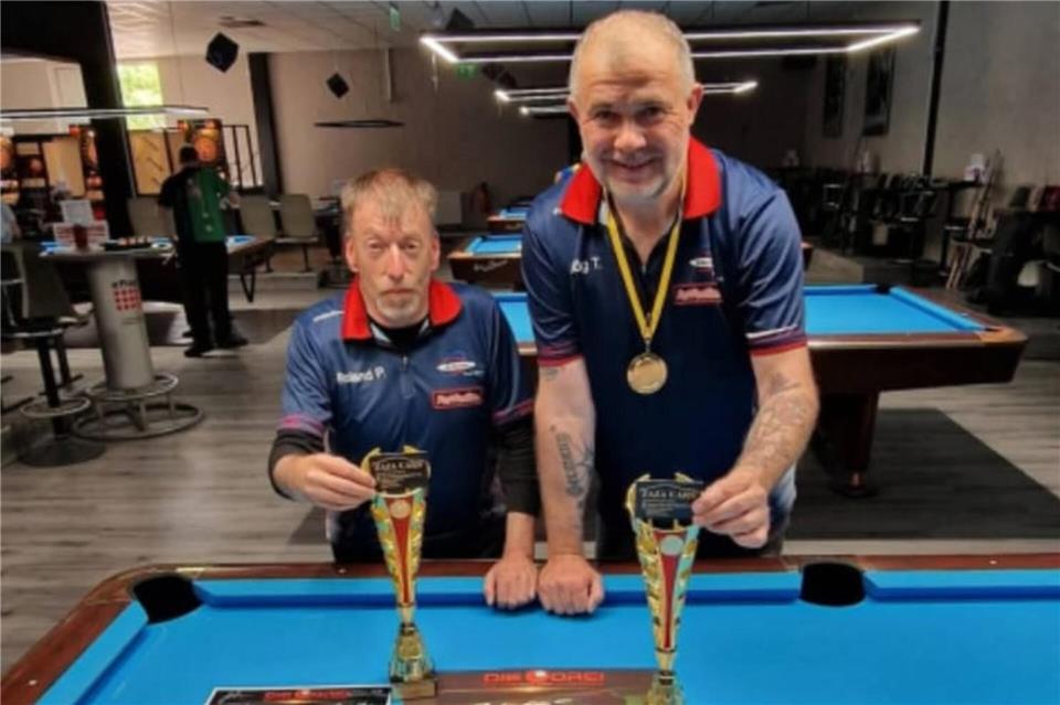Holten die Siegerpokal aus Sindelfingen nach Borken: Roland Pauli und Jörg Tenbuß von der SG.