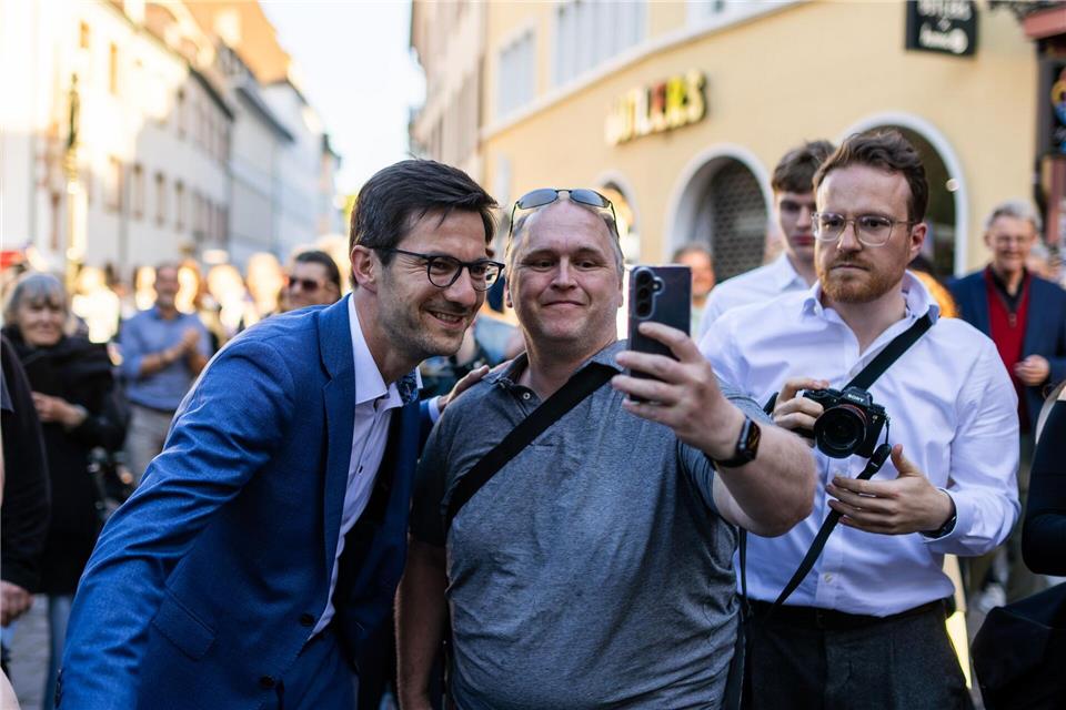 Horn wurde mit viel Jubel auf dem Rathausplatz empfangen.Philipp von Ditfurth/dpa