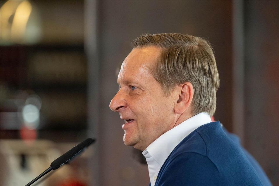 Horst Heldt spricht zur Lage bei Union Berlin. Matthias Koch/dpa