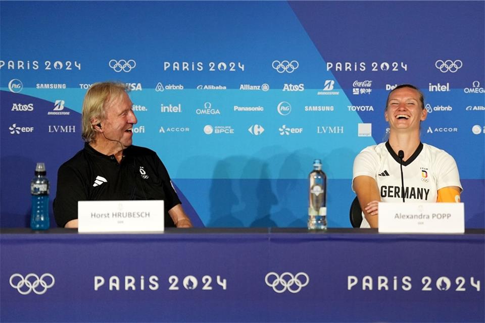 Horst Hrubesch und Alexandra Popp: Überglücklich nach dem Bronze-Gewinn