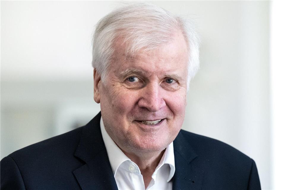 Horst Seehofer (CSU) begrüßt die verschärften Regeln in der EU für Asylsuchende. (Archivbild) Sven Hoppe/dpa