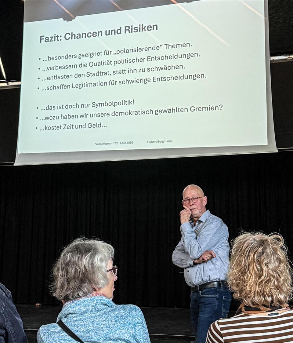 Hubert Borgmann erläuterte im „Kulturraum“, was Bürgerräte sind und welche Beispiele es dafür bereits gibt.