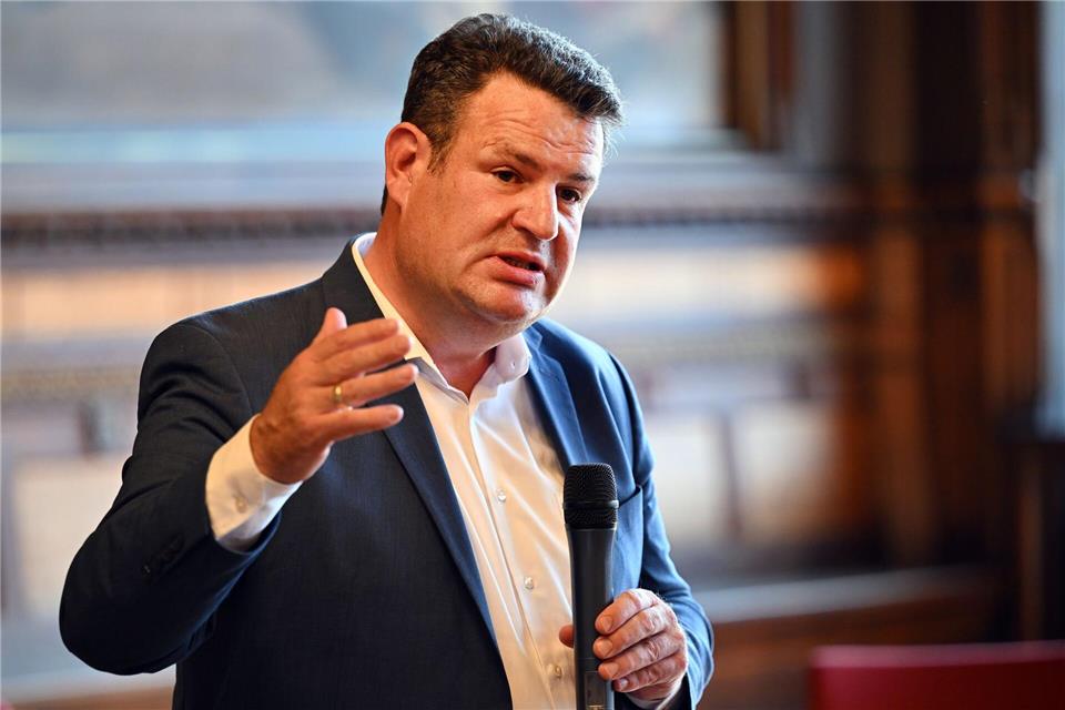 Längere Kurzarbeit soll in der Krise Beschäftigung sichern Hubertus Heil will in der Krise Stellen sichern.Martin Schutt/dpa