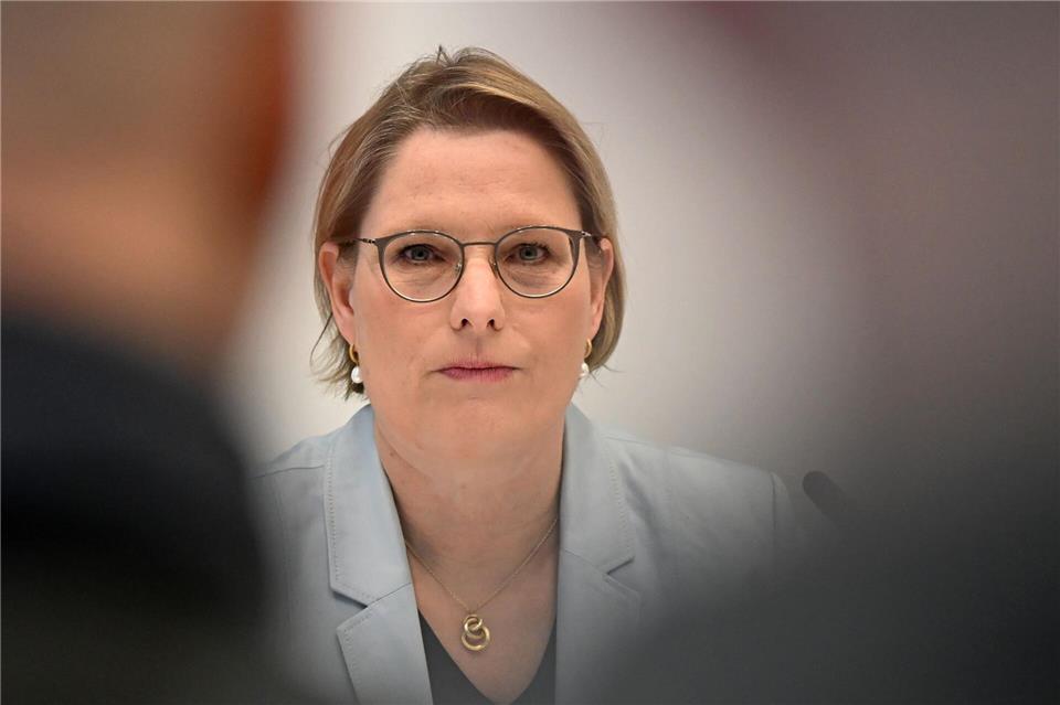 Hubig will gegen voyeuristische Aufnahmen vorgehen. Jennifer Brückner/dpa