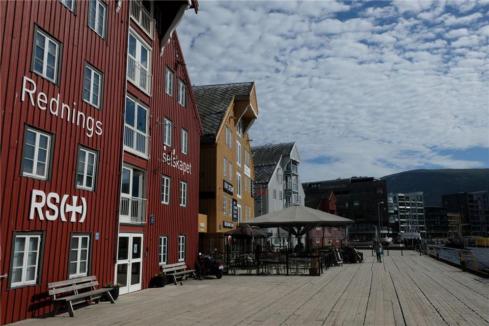 Hübsch renoviert: Häuser am Hafen in Tromsø.Florian Sanktjohanser/dpa-tmn