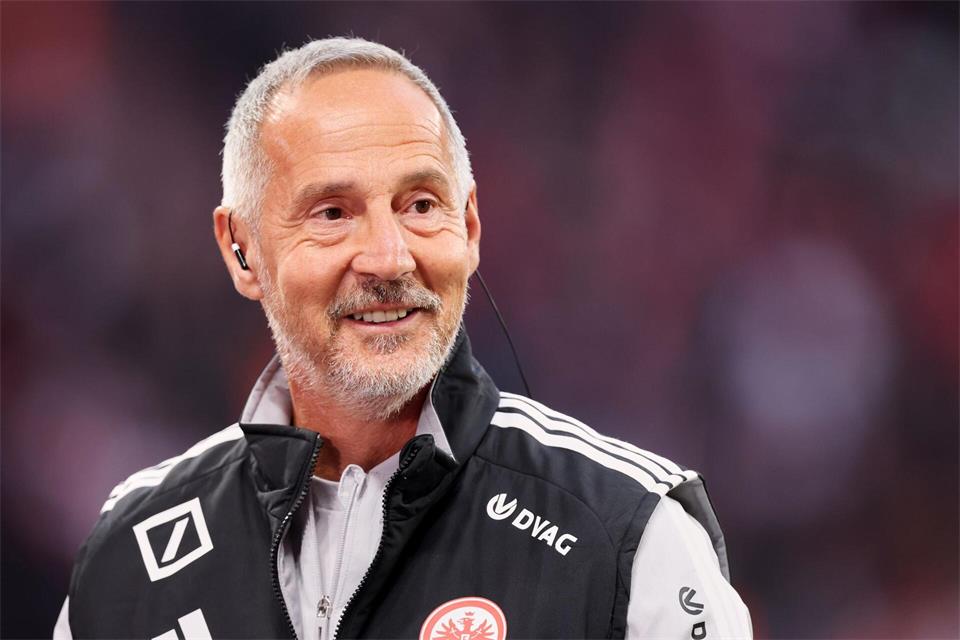 Hütter und die Eintracht brauchen dringend Punkte. (Archivbild)Jan Woitas/dpa