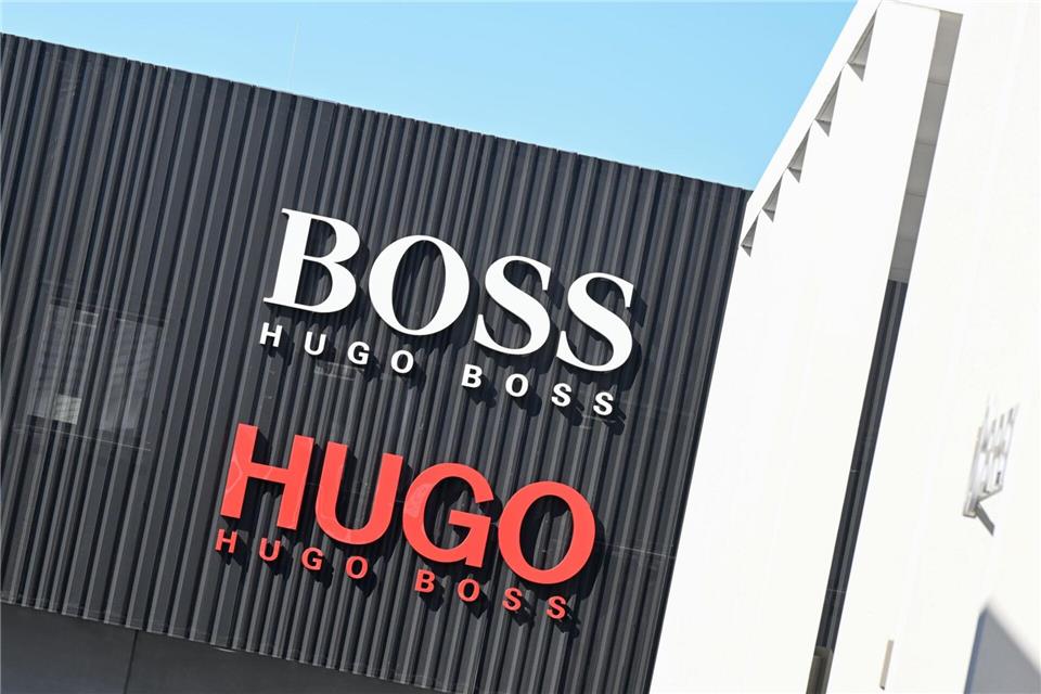 Hugo Boss: Umsatz- und Ergebnisrückgang im zweiten Quartal. (Symbolbild)Bernd Weißbrod/dpa
