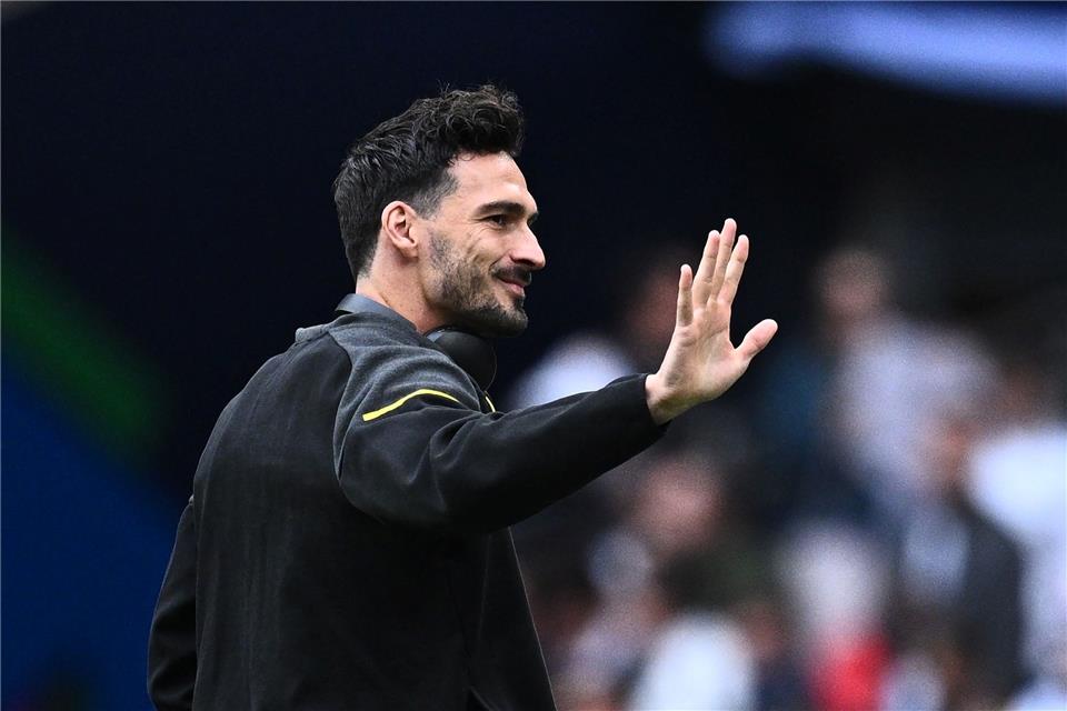 Neuer Vertrag? Karriereende? Hummels hat „keine Ahnung“ Hummels' Vertrag läuft Ende des Monats aus.