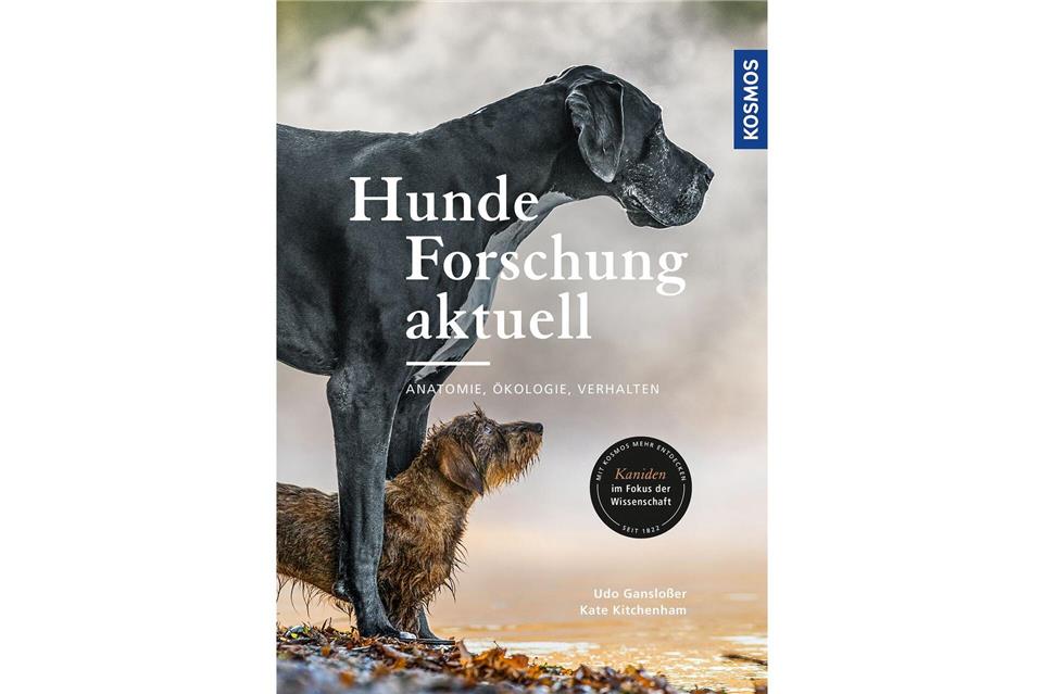 „Hundeforschung aktuell. Anatomie, Ökologie, Verhalten.“ Udo Gansloßer, Kate Kitchenham. Kosmos Verlag, 432 Seiten, 45,00 Euro, ISBN: 978-3-440-15644-5.Kosmos Verlag/dpa-tmn