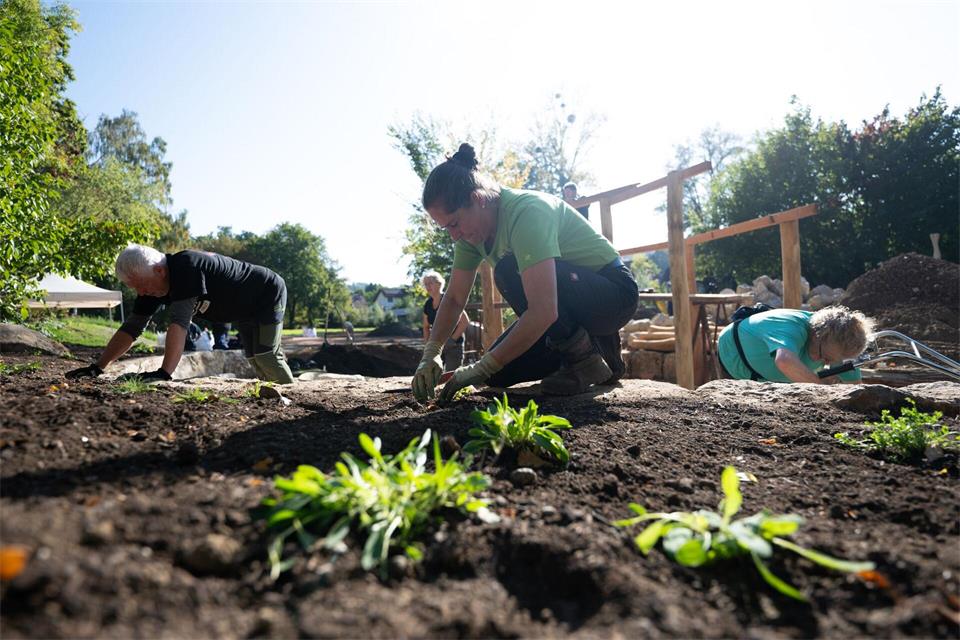 Hunderte Freiwillige gestalten die Landesgartenschau Oberhessen 2027 mit. Florian Wiegand/dpa
