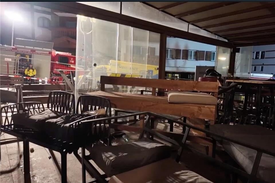 Hunderte Menschen hatten in der Bar den Jahreswechsel gefeiert.Police Cantonale Valaisanne/Police Cantonale Valaisanne/AP/dpa