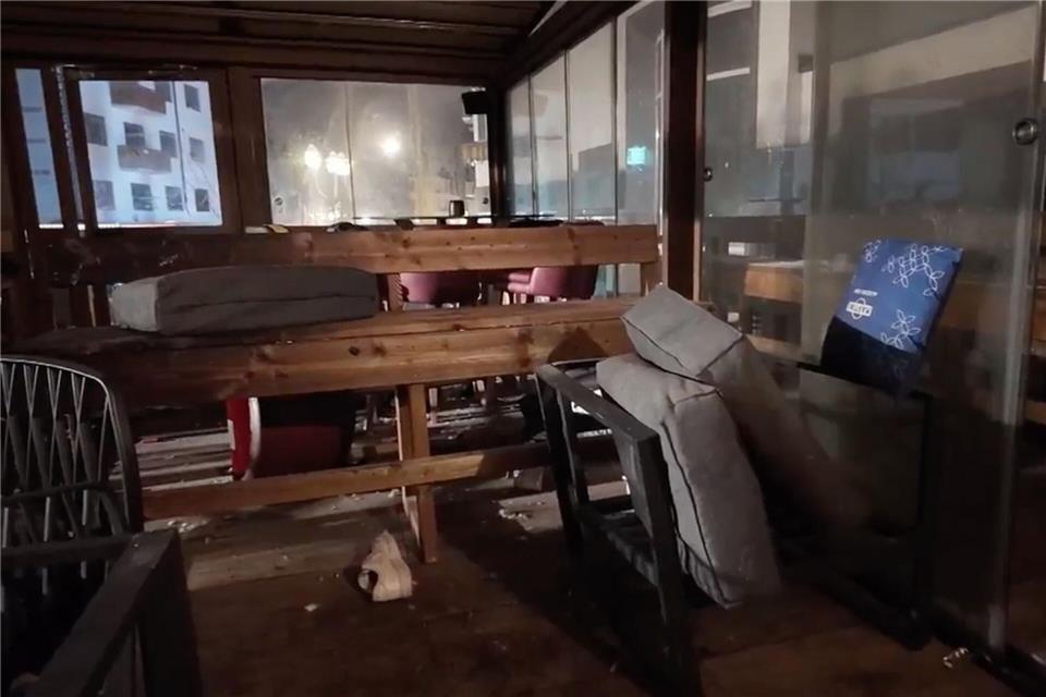 Hunderte Menschen hatten in der Bar den Jahreswechsel gefeiert.Police Cantonale Valaisanne/Police Cantonale Valaisanne/AP/dpa