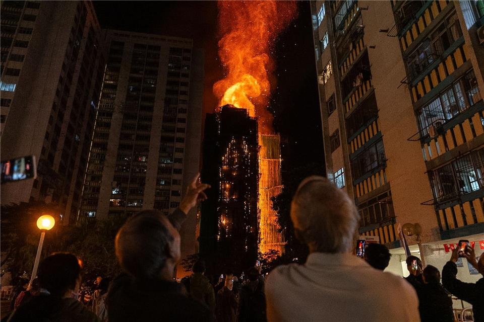 Hunderte Menschen musste in Notunterkünften Unterschlupf suchen. Chan Long Hei/AP/dpa