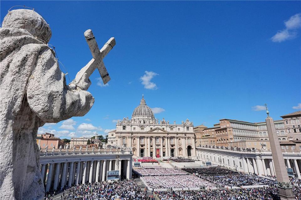 Hunderttausende wohnten der Trauerfeier von Papst Franziskus bei.Michael Kappeler/dpa