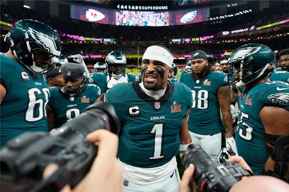 Hurts holte zum ersten Mal den Super Bowl - und wurde wertvollster Spieler.Brynn Anderson/AP/dpa