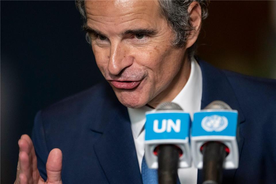 IAEA-Chef Grossi verwies auf die US-iranische Rahmenvereinbarung, wonach das Uran unter der IAEA-Aufsicht zumindest verdünnt werden soll. (Archivbild)Yuki Iwamura/AP/dpa
