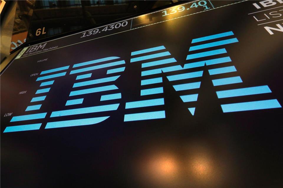 IBM machte im vergangenen Quartal ein verändertes Ausgabeverhalten der Kunden zu schaffen. (Archivbild)Richard Drew/AP/dpa