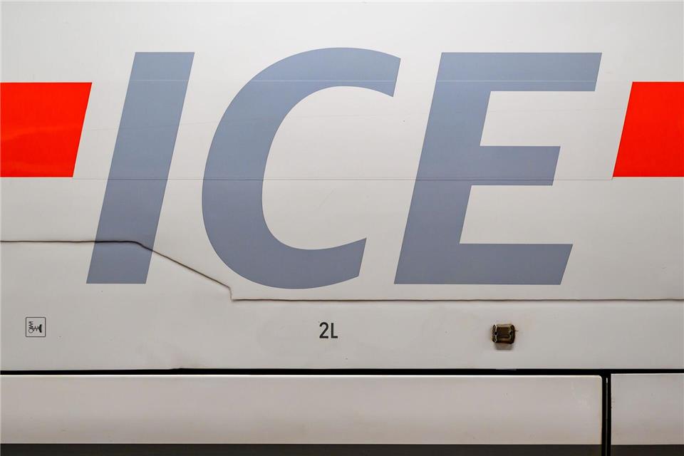 ICE können den wichtigen Gleisabschnitt bei Bamberg wieder befahren. (Symbolbild)Patrick Pleul/dpa