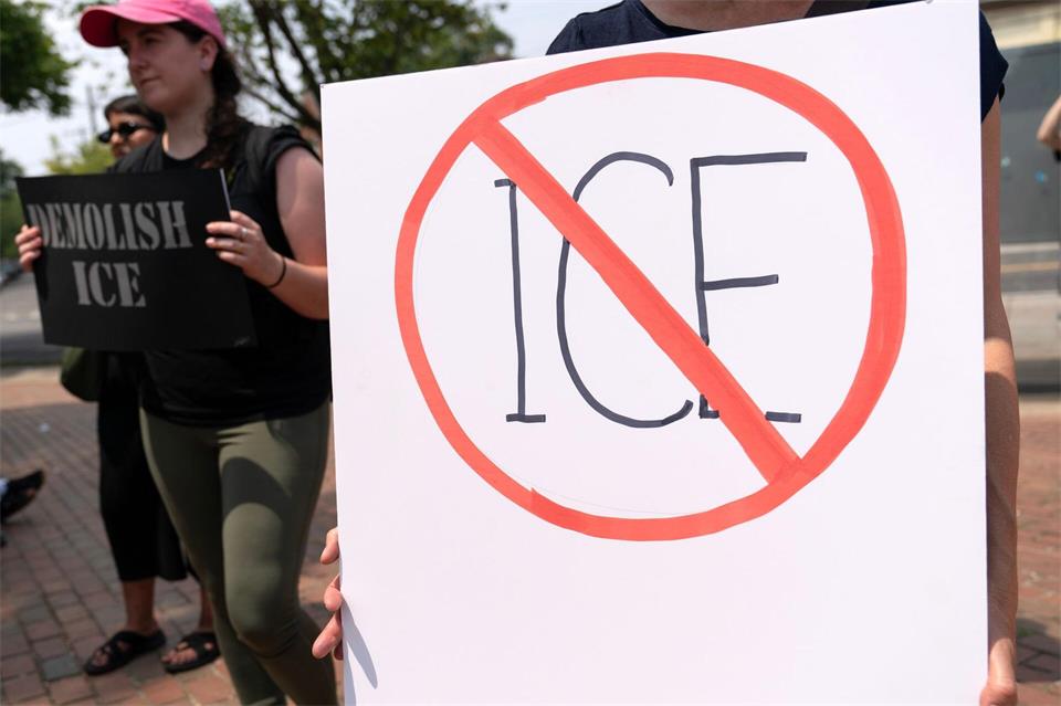 ICE wurde zum Symbol für berüchtigte Razzien gegen Migranten. (Archivbild)Jose Luis Magana/AP/dpa