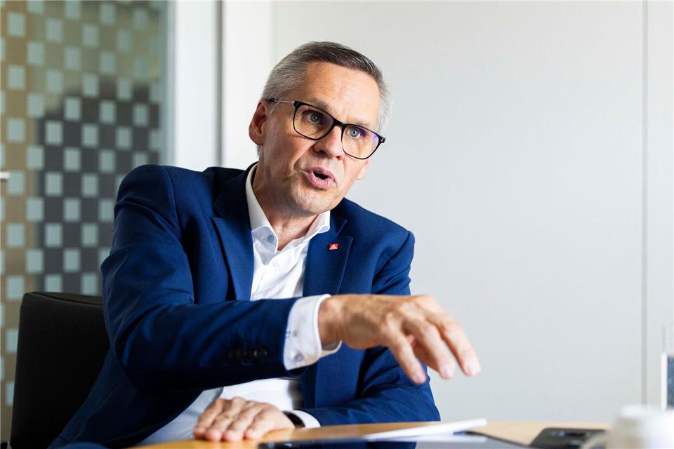 IG-Metall-Bezirksleiter Gröger sieht im Zentrum keine Gewerkschaft, sondern einen Spalter im Betrieb. (Archivbild)Michael Matthey/dpa