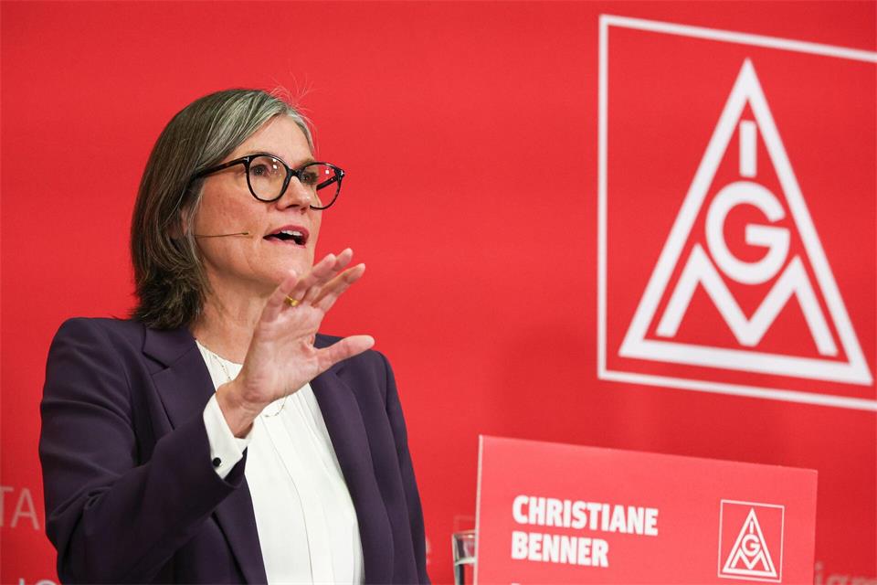 IG Metall-Chefin Christiane Benner: „Es ist längst Zeit für einen Weckruf Richtung Arbeitgeber und Richtung Politik.“ (Archivbild)Hannes P Albert/dpa