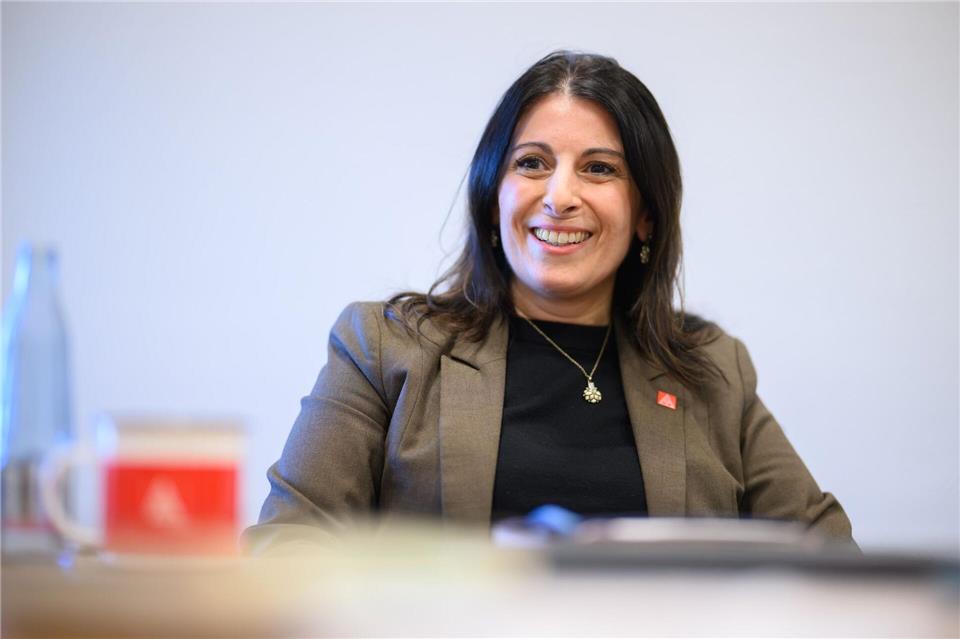IG-Metall-Spitzenkandidatin Daniela Cavallo will nach der Wahl Vorsitzende des Gesamt- und Konzernbetriebsrats bleiben. (Archivbild)Julian Stratenschulte/dpa