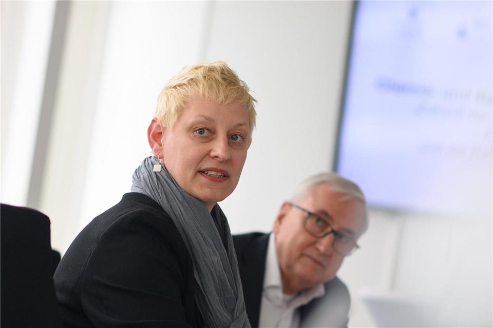 IGBCE-Landesbezirksleiterin Stephanie Albrecht-Suliak bezeichnet die rückläufigen Ausbildungszahlen als alarmierend und fordert mehr Ausbildungsplätze. (Archivbild) Klaus-Dietmar Gabbert/dpa