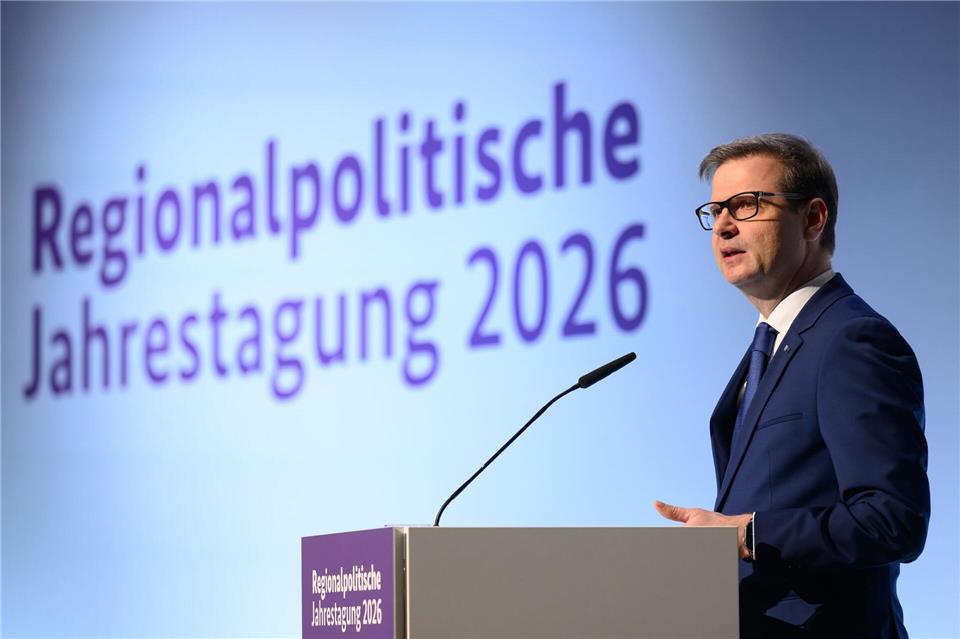 IHK-Präsident Sascha Gläßer fordert auf der regionalpolitischen Jahrestagung in Halle mehr energiepolitische SouveränitätHendrik Schmidt/dpa