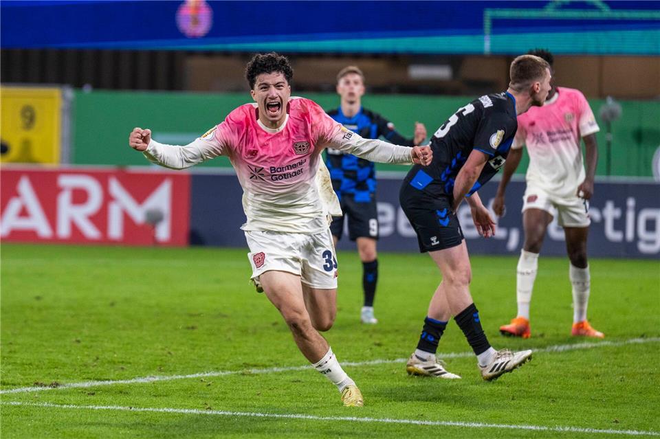 Immer wieder Kane: Bayern siegt im DFB-Pokal in Köln  Ibrahim Maza traf für Bayer Leverkusen zum 3:2 in der Nachspielzeit der Verlängerung.David Inderlied/dpa