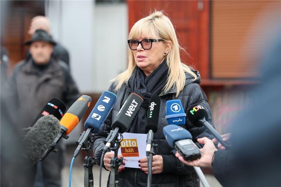 „Ich gehe davon aus, dass wir es hinbekommen, den Weihnachtsmarkt zu eröffnen“, sagte Oberbürgermeisterin Simone Borris (parteilos).Peter Gercke/dpa